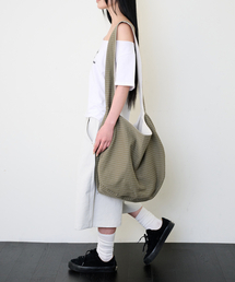 ITZAVIBE（イッザバイブ）の「REVERSIBLE STRIPE BAG - KHAKI（メッセンジャーバッグ）」