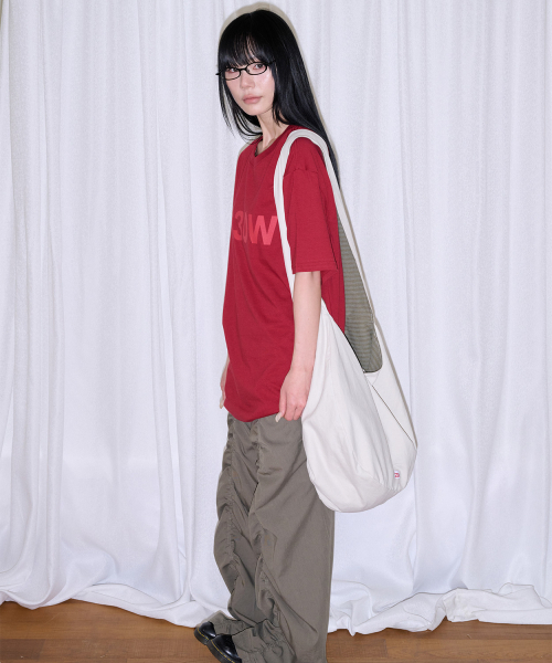 ITZAVIBE（イッザバイブ）の「REVERSIBLE STRIPE BAG - KHAKI（メッセンジャーバッグ・レディース・その他・FREE）」の3枚目の写真