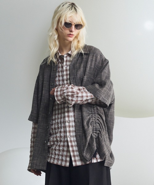 MAISON SPECIAL(メゾンスペシャル)の「《UNISEX》Dry KARAMI Mesh Prime-Over Asymmetric Shirred Shirt/ドライカラミメッシュプライムオーバーアシンメトリーシャーリングシャツ【MAISON SPECIAL/メゾンスペシャル】(シャツ/ブラウス・メンズ・ブラック/ブラウン・0/1/2)」の2枚目の写真