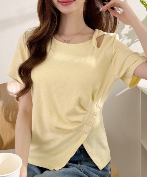 Ada.(エイダ)の「アシンメトリー ドレープ デコルテカッティング サイドボタン ギャザー カットソー(Tシャツ/カットソー・レディース・イエロー/ブルー/ブラック/ホワイト・FREE)」の4枚目の写真