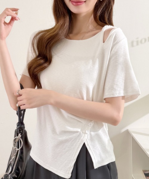 Ada.(エイダ)の「アシンメトリー ドレープ デコルテカッティング サイドボタン ギャザー カットソー(Tシャツ/カットソー・レディース・イエロー/ブルー/ブラック/ホワイト・FREE)」の6枚目の写真