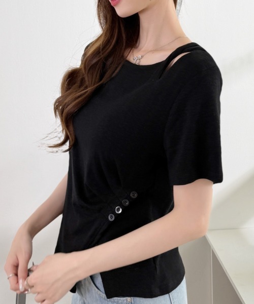 Ada.(エイダ)の「アシンメトリー ドレープ デコルテカッティング サイドボタン ギャザー カットソー(Tシャツ/カットソー・レディース・イエロー/ブルー/ブラック/ホワイト・FREE)」の13枚目の写真