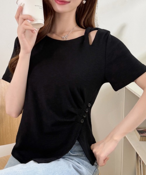 Ada.(エイダ)の「アシンメトリー ドレープ デコルテカッティング サイドボタン ギャザー カットソー(Tシャツ/カットソー・レディース・イエロー/ブルー/ブラック/ホワイト・FREE)」の10枚目の写真