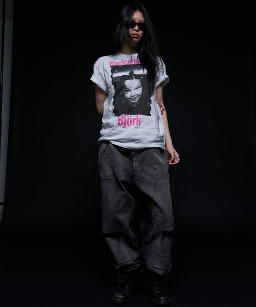 WHO'S WHO gallery(フーズフーギャラリー)の「【PETERANDERSON×VIDEO SHOP】 Bjork(Tシャツ/カットソー・レディース・ホワイト・MEDIUM/SMALL)」の5枚目の写真