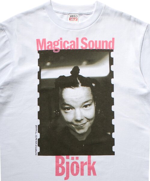 WHO'S WHO gallery(フーズフーギャラリー)の「【PETERANDERSON×VIDEO SHOP】 Bjork(Tシャツ/カットソー・レディース・ホワイト・MEDIUM/SMALL)」の7枚目の写真