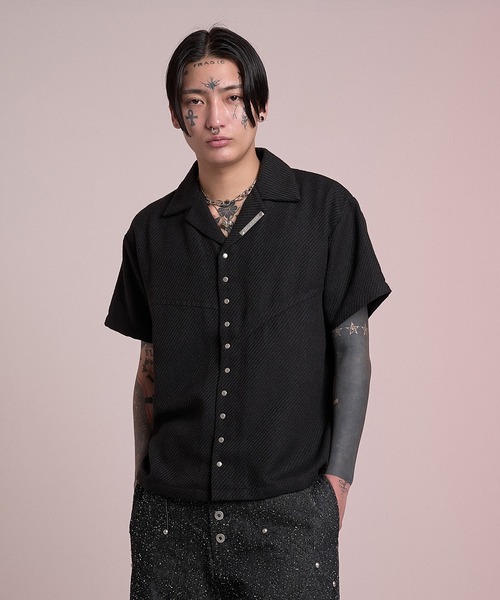 CREO STORE(クレオストア)の「Stud Open Collar Shirt/スタッズオープンカラーシャツ(シャツ/ブラウス・メンズ・グレー/ブラック・1/2)」の2枚目の写真