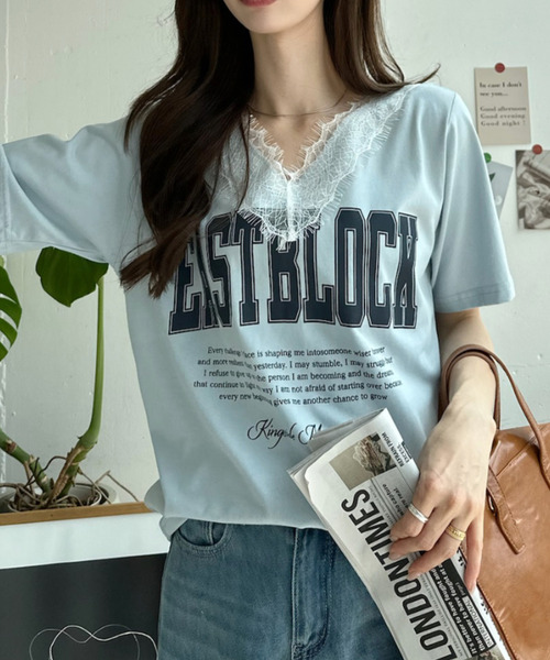 Ada.（エイダ）の「ロゴ プリント レース Vネック Tシャツ（Tシャツ/カットソー・レディース・オフホワイト/ブラック/ブルー・FREE）」の6枚目の写真