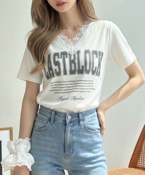 Ada.（エイダ）の「ロゴ プリント レース Vネック Tシャツ（Tシャツ/カットソー・レディース・オフホワイト/ブラック/ブルー・FREE）」の9枚目の写真