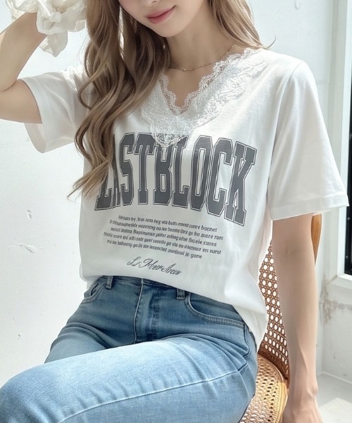 Ada.（エイダ）の「ロゴ プリント レース Vネック Tシャツ（Tシャツ/カットソー・レディース・オフホワイト/ブラック/ブルー・FREE）」の8枚目の写真