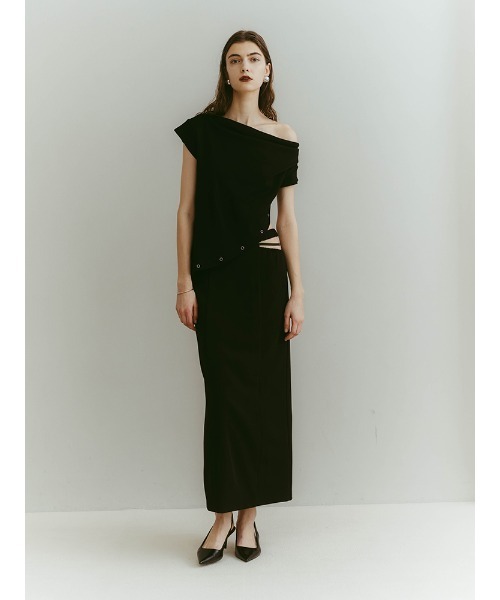 ILANIS(イラニス)の「Ease One-Shoulder Tee|ワンショルダーカットソー(Tシャツ/カットソー・レディース・レッド/ブラック/ホワイト・FREE)」の19枚目の写真