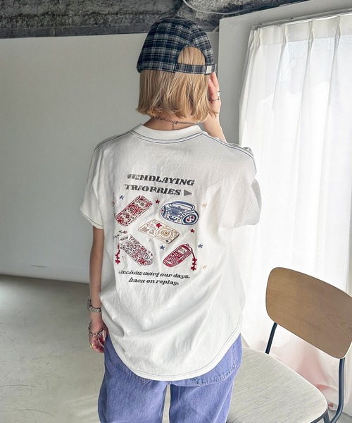 DOUBLE NAME(ダブルネーム)の「00’s Gadges刺しゅうTEE(Tシャツ/カットソー・レディース・オフホワイト/オレンジ/ブラック系・FREE)」の5枚目の写真