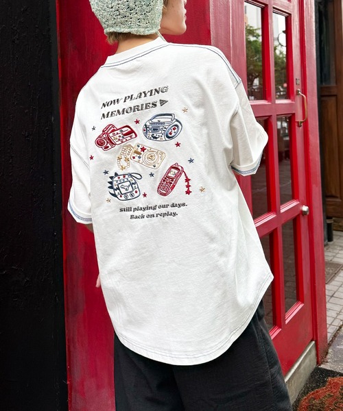 DOUBLE NAME(ダブルネーム)の「00’s Gadges刺しゅうTEE(Tシャツ/カットソー・レディース・オフホワイト/オレンジ/ブラック系・FREE)」の22枚目の写真