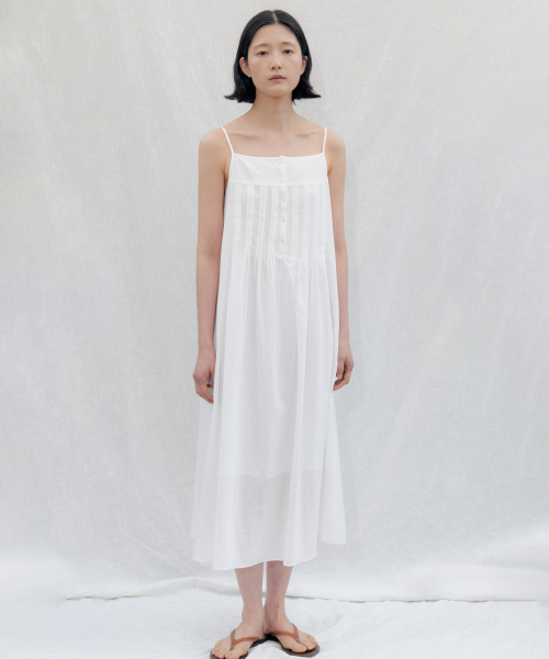 STEP AROUND（ステップアラウンド）の「Pintuck Button Slip Dress_WHITE（ワンピース・レディース・その他・FREE）」の2枚目の写真