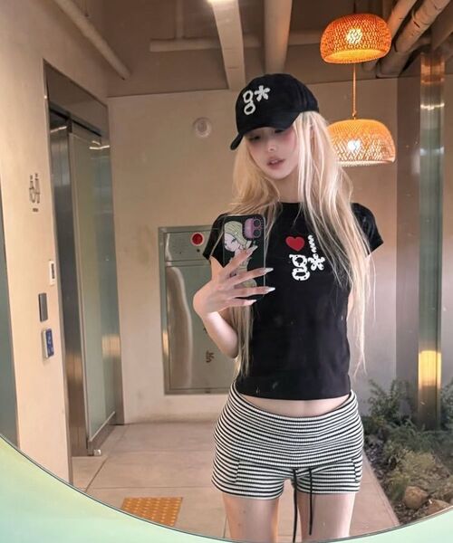 GRUNDEN（グルンデン）の「HEART LOGO T-SHIRT (BLACK)（Tシャツ/カットソー・レディース・その他・OS）」の6枚目の写真