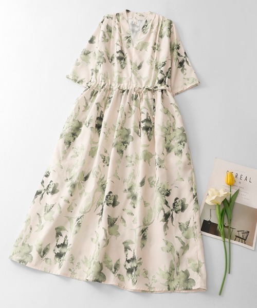 LUCPY(ラクピー)の「ボタニカルプリントウエストリボンワンピース(ワンピース・レディース・アイボリー・XX-LARGE/X-LARGE/LARGE/MEDIUM)」の2枚目の写真