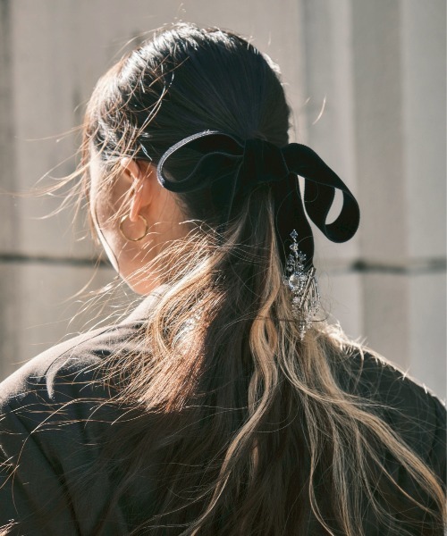 tanakadaisuke（タナカダイスケ）の「【tanakadaisuke/タナカダイスケ】crystal silver tip velvet long ribbon/クリスタルシルバーチップベルベットロングリボン（その他ヘアアクセサリー・レディース・ブラック・FREE）」の7枚目の写真