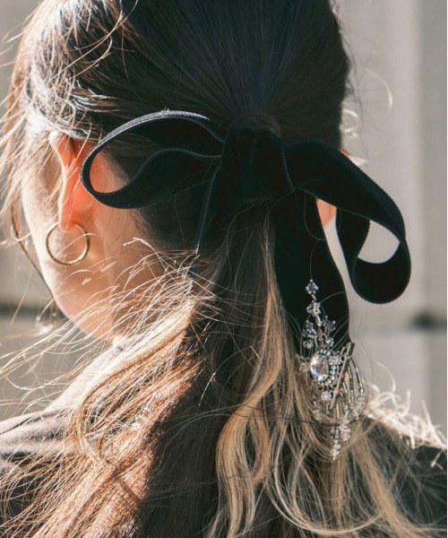tanakadaisuke（タナカダイスケ）の「【tanakadaisuke/タナカダイスケ】crystal silver tip velvet long ribbon/クリスタルシルバーチップベルベットロングリボン（その他ヘアアクセサリー・レディース・ブラック・FREE）」の8枚目の写真