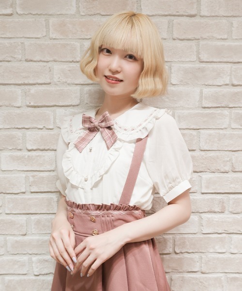 axes femme POETIQUE（アクシーズファムポエティック）の「ブローチ付ハシゴレース衿ＢＬ（シャツ/ブラウス・レディース・ホワイト/ピンク/キナリ・MEDIUM）」の12枚目の写真