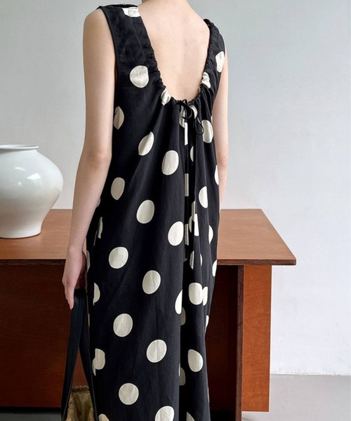 LUCPY（ラクピー）の「バックリボンドットワンピース（ワンピース・レディース・ホワイト/ブラック・XX-LARGE/X-LARGE/LARGE/MEDIUM）」の6枚目の写真