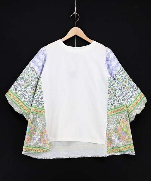 iS ScoLar（イズスカラー）の「562248：アンティークタイル×花柄 素材切替プルオーバー（Tシャツ/カットソー・レディース・オフホワイト/アイボリー/ブラック・M）」の2枚目の写真