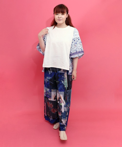iS ScoLar（イズスカラー）の「562248：アンティークタイル×花柄 素材切替プルオーバー（Tシャツ/カットソー・レディース・オフホワイト/アイボリー/ブラック・M）」の4枚目の写真