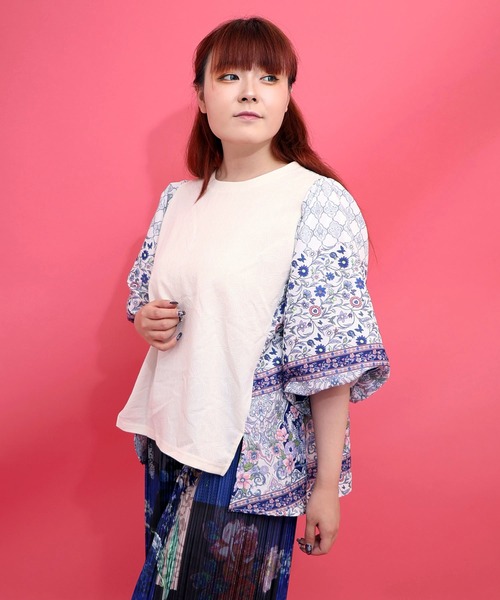 iS ScoLar（イズスカラー）の「562248：アンティークタイル×花柄 素材切替プルオーバー（Tシャツ/カットソー・レディース・オフホワイト/アイボリー/ブラック・M）」の5枚目の写真