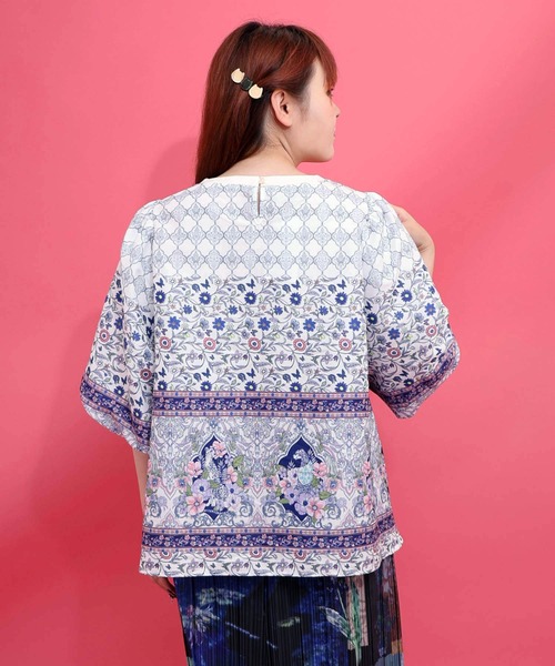 iS ScoLar（イズスカラー）の「562248：アンティークタイル×花柄 素材切替プルオーバー（Tシャツ/カットソー・レディース・オフホワイト/アイボリー/ブラック・M）」の6枚目の写真