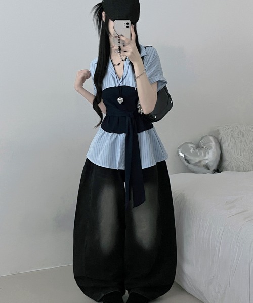 Emilie(エミリー)の「ストライプシャツxチューブトップ レイヤード風 半袖トップス(シャツ/ブラウス・レディース・ブラック/アイボリー/ライトブルー・FREE)」の14枚目の写真