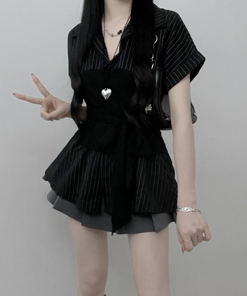 Emilie(エミリー)の「ストライプシャツxチューブトップ レイヤード風 半袖トップス(シャツ/ブラウス・レディース・ブラック/アイボリー/ライトブルー・FREE)」の17枚目の写真