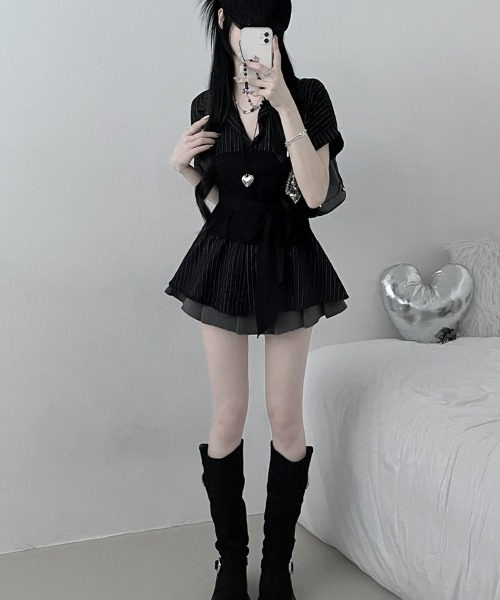 Emilie(エミリー)の「ストライプシャツxチューブトップ レイヤード風 半袖トップス(シャツ/ブラウス・レディース・ブラック/アイボリー/ライトブルー・FREE)」の20枚目の写真