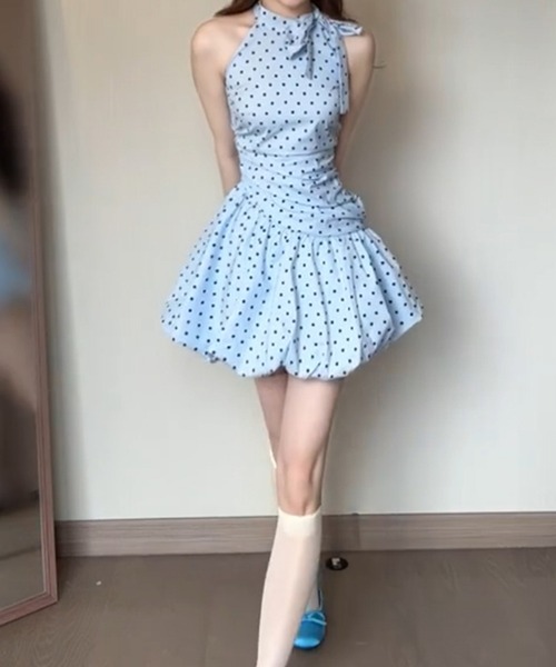 Sibra(シブラ)の「ドット柄リボンネックバルーンミニワンピース(ワンピース・レディース・ブルー・M)」の6枚目の写真