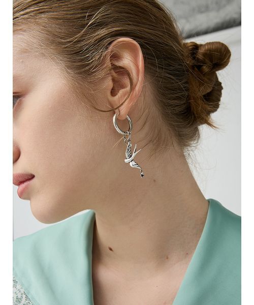 LILY BROWN(リリーブラウン)の「バードモチーフピアス(ピアス(両耳用)・レディース・ゴールド/シルバー・F)」の1枚目の写真