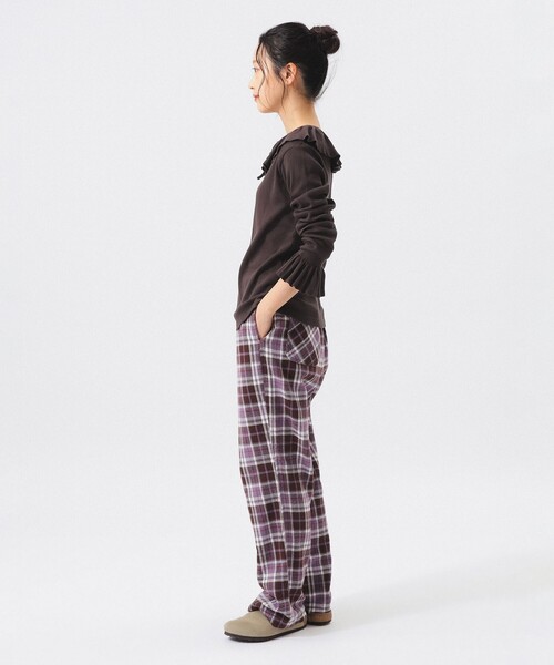 BEAMS BOY(ビームスボーイ)の「ボーイ ワーク チェック パンツ(その他パンツ・レディース・グレー/アイボリー/パープル・1/2)」の13枚目の写真