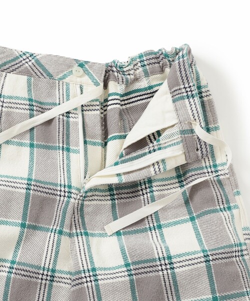 BEAMS BOY(ビームスボーイ)の「ボーイ ワーク チェック パンツ(その他パンツ・レディース・グレー/アイボリー/パープル・1/2)」の20枚目の写真