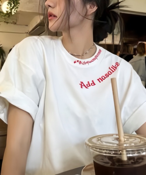 Songe(ソンジュ)の「ワンポイントロゴ刺しゅう半袖Tシャツ(Tシャツ/カットソー・レディース・ホワイト/ブラック・M/L)」の1枚目の写真