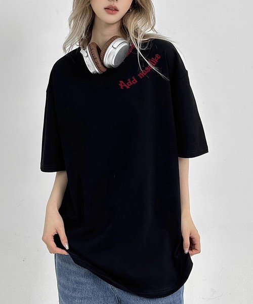 Songe(ソンジュ)の「ワンポイントロゴ刺しゅう半袖Tシャツ(Tシャツ/カットソー・レディース・ホワイト/ブラック・M/L)」の2枚目の写真