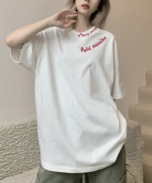 Songe(ソンジュ)の「ワンポイントロゴ刺しゅう半袖Tシャツ(Tシャツ/カットソー・レディース・ホワイト/ブラック・M/L)」の3枚目の写真