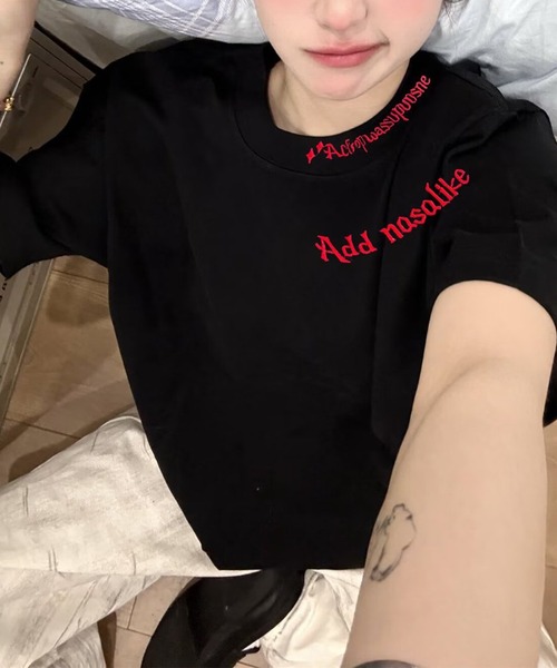 Songe(ソンジュ)の「ワンポイントロゴ刺しゅう半袖Tシャツ(Tシャツ/カットソー・レディース・ホワイト/ブラック・M/L)」の11枚目の写真