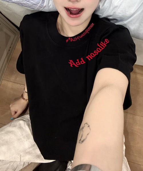 Songe(ソンジュ)の「ワンポイントロゴ刺しゅう半袖Tシャツ(Tシャツ/カットソー・レディース・ホワイト/ブラック・M/L)」の12枚目の写真