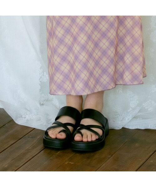 SPUR(シュプール)の「Croll Strap フラットフォームサンダル プラットフォーム5cm -US9067 (3色)(サンダル・レディース・ブラック/シルバー/アイボリー・40/38/39/35/36/37)」の2枚目の写真