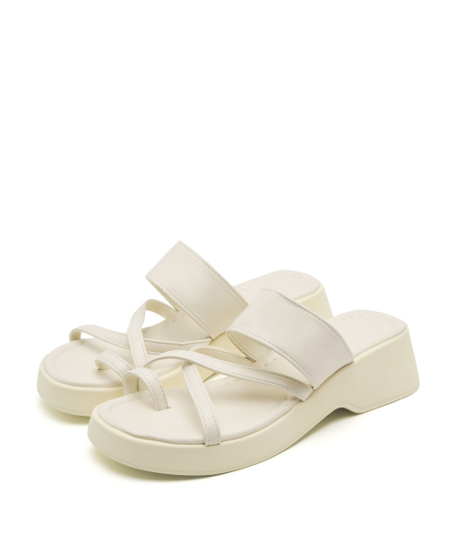 SPUR(シュプール)の「Croll Strap フラットフォームサンダル プラットフォーム5cm -US9067 (3色)(サンダル・レディース・ブラック/シルバー/アイボリー・40/38/39/35/36/37)」の9枚目の写真