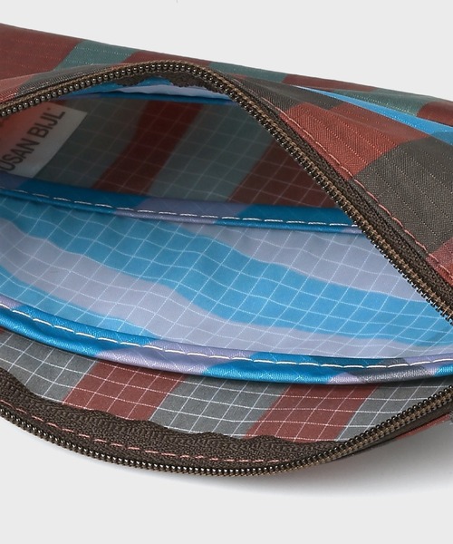 Paul Smith(ポールスミス)の「Susan Bijl x Paul Smith "The New Pouch" Small【553451 BIJLPS】(ポーチ・メンズ・ライトインディゴブルー/ベージュ・FREE)」の7枚目の写真