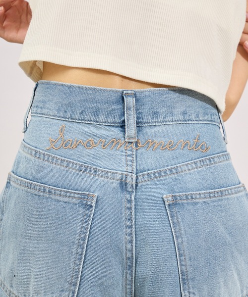 FCMM（エフシーエムエム）の「LOGO CURVE DENIM PANTS / ロゴカーブデニムパンツ（デニムパンツ・レディース・インディゴブルー/ブラック/ブルー・LARGE/SMALL/MEDIUM）」の3枚目の写真