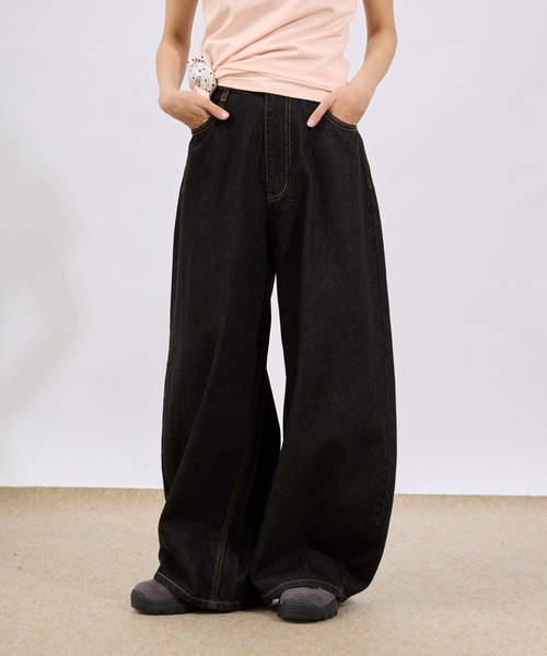 FCMM（エフシーエムエム）の「LOGO CURVE DENIM PANTS / ロゴカーブデニムパンツ（デニムパンツ・レディース・インディゴブルー/ブラック/ブルー・LARGE/SMALL/MEDIUM）」の6枚目の写真