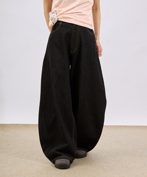 FCMM（エフシーエムエム）の「LOGO CURVE DENIM PANTS / ロゴカーブデニムパンツ（デニムパンツ・レディース・インディゴブルー/ブラック/ブルー・LARGE/SMALL/MEDIUM）」の4枚目の写真