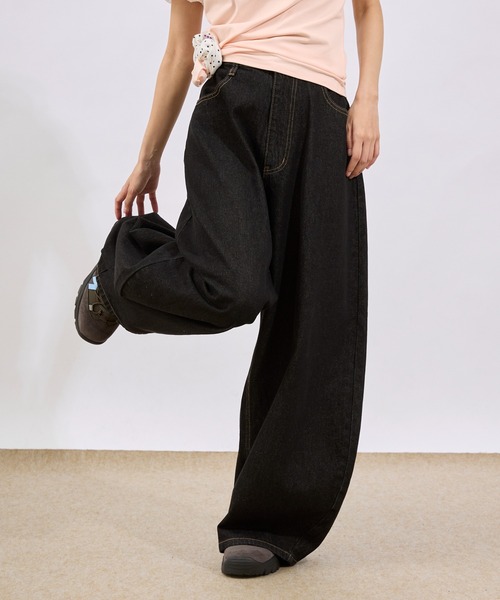 FCMM（エフシーエムエム）の「LOGO CURVE DENIM PANTS / ロゴカーブデニムパンツ（デニムパンツ・レディース・インディゴブルー/ブラック/ブルー・LARGE/SMALL/MEDIUM）」の7枚目の写真