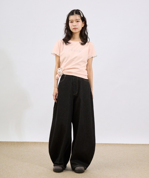 FCMM（エフシーエムエム）の「LOGO CURVE DENIM PANTS / ロゴカーブデニムパンツ（デニムパンツ・レディース・インディゴブルー/ブラック/ブルー・LARGE/SMALL/MEDIUM）」の9枚目の写真