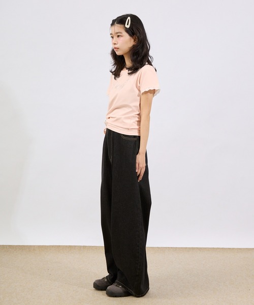 FCMM（エフシーエムエム）の「LOGO CURVE DENIM PANTS / ロゴカーブデニムパンツ（デニムパンツ・レディース・インディゴブルー/ブラック/ブルー・LARGE/SMALL/MEDIUM）」の10枚目の写真