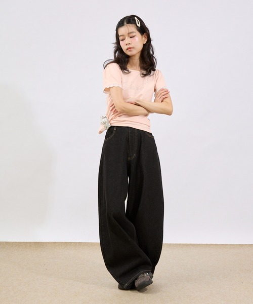 FCMM（エフシーエムエム）の「LOGO CURVE DENIM PANTS / ロゴカーブデニムパンツ（デニムパンツ・レディース・インディゴブルー/ブラック/ブルー・LARGE/SMALL/MEDIUM）」の11枚目の写真