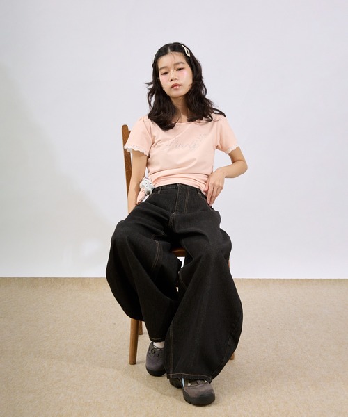 FCMM（エフシーエムエム）の「LOGO CURVE DENIM PANTS / ロゴカーブデニムパンツ（デニムパンツ・レディース・インディゴブルー/ブラック/ブルー・LARGE/SMALL/MEDIUM）」の13枚目の写真